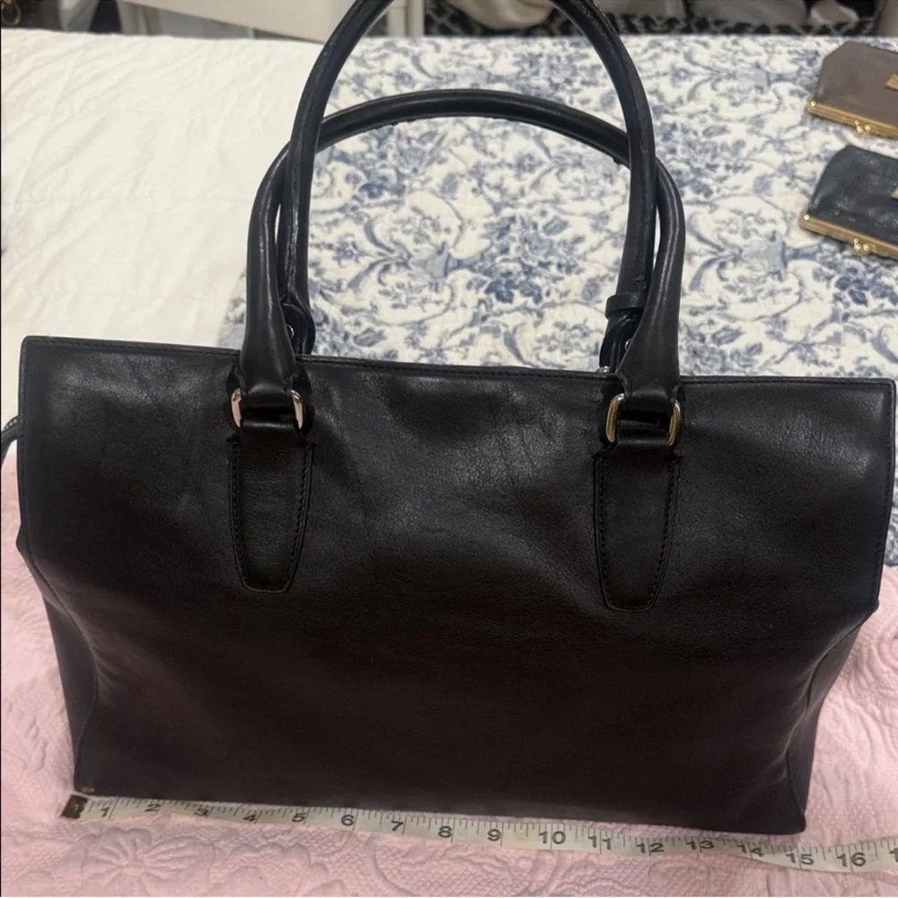 Elegant Black Leather Tote Bag - Picture 5 of 5